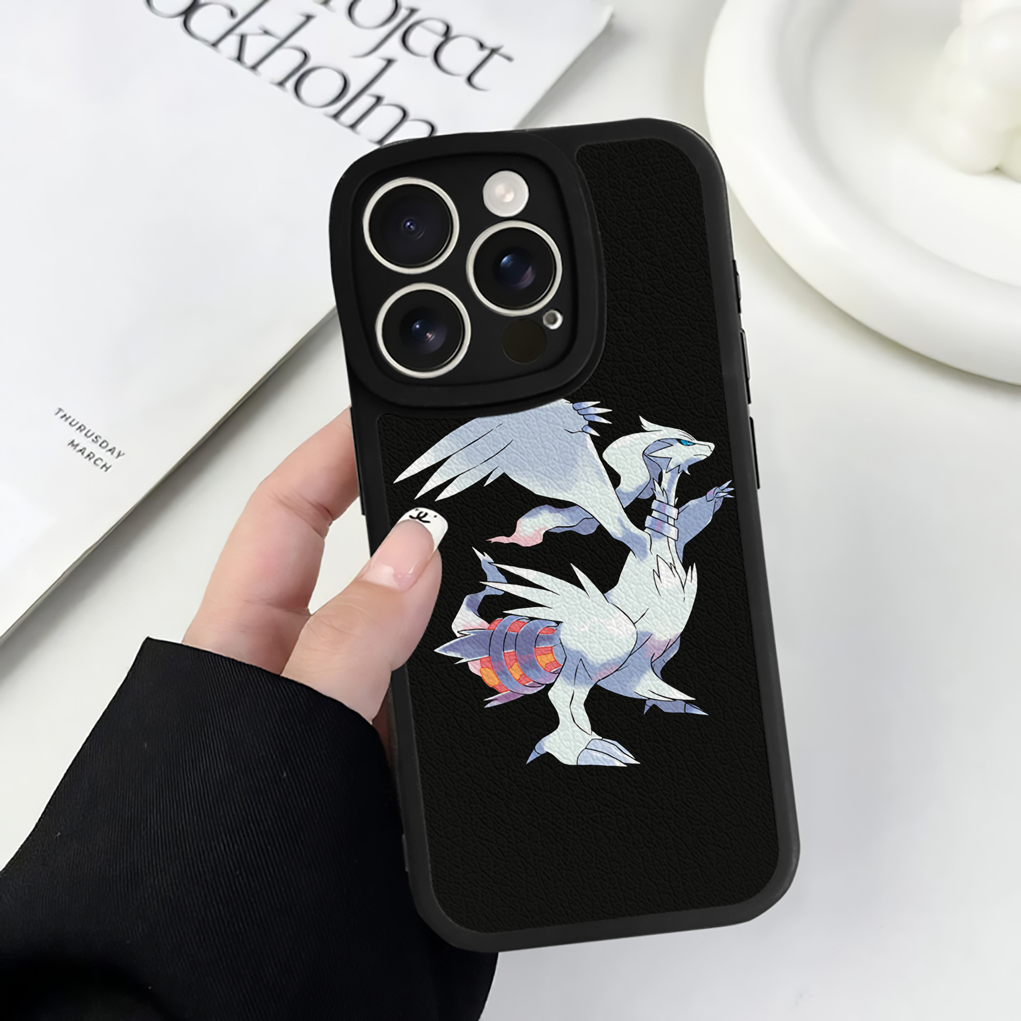 （画像用） ポケットモンスター Pokémon 【iPhone 16シリーズ対応】シリコンスマホケース（レザー調） 材質：シリコン
